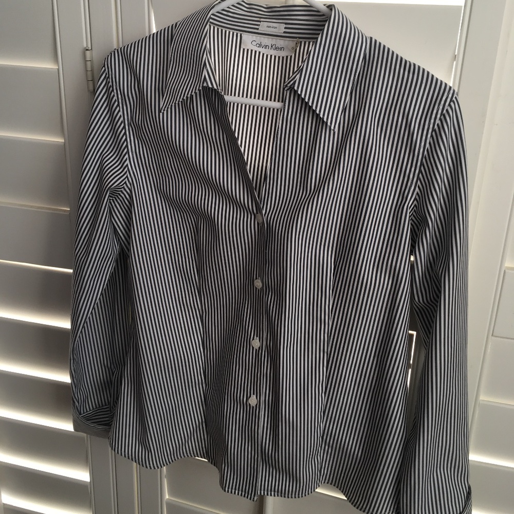 Calvin Klein  black and white striped  fitted blouse